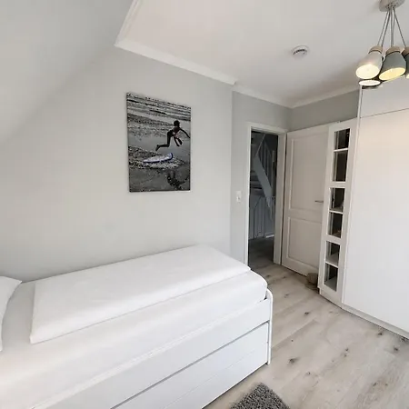 Reetdachhaus Vesterhav بيت للعطل *