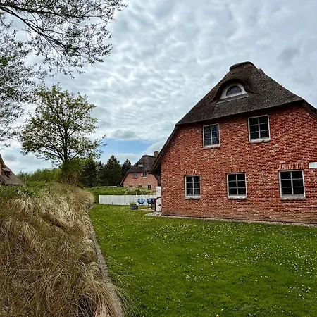 Reetdachhaus Vesterhav بيت للعطل